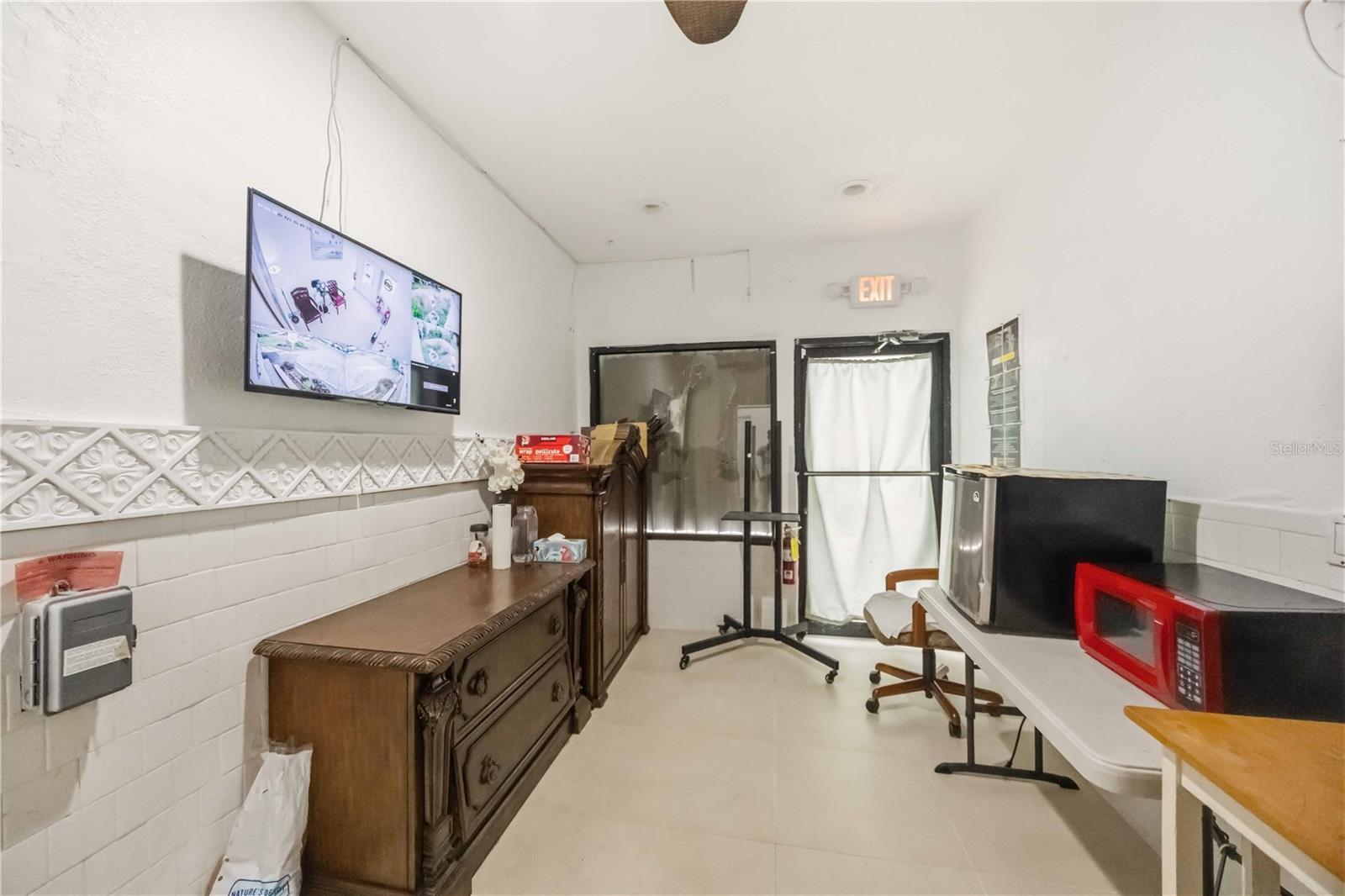 2081 Tamiami Trl Property Photo 14