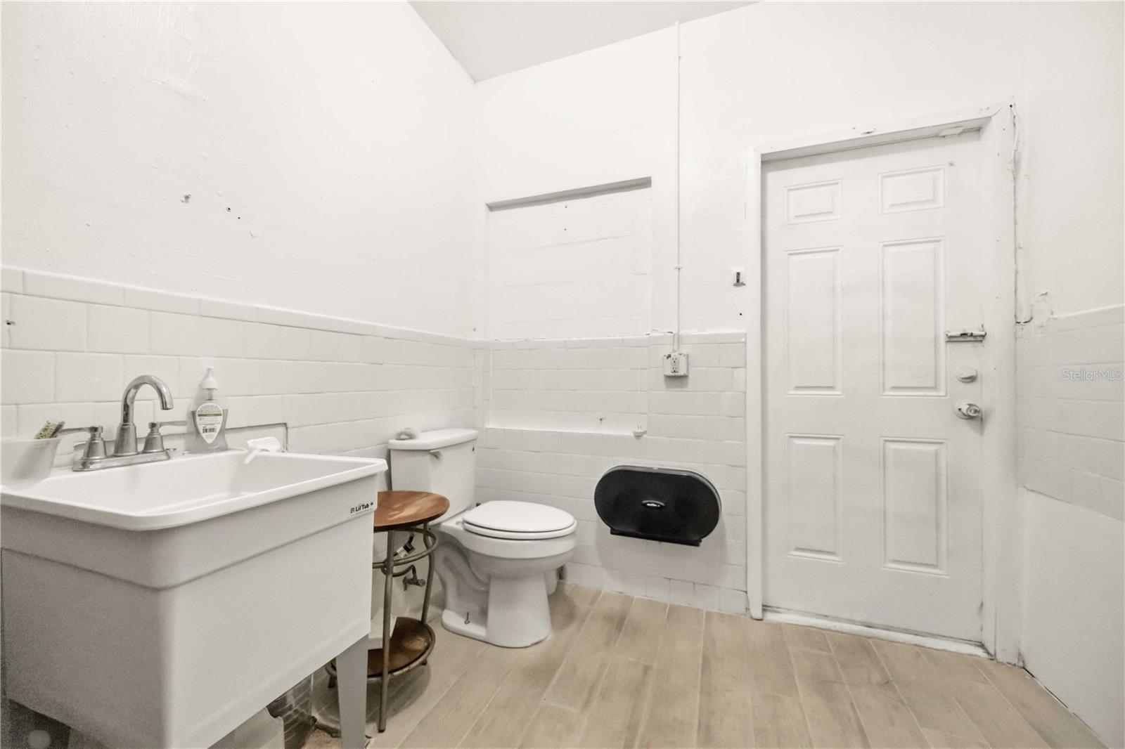 2081 Tamiami Trl Property Photo 19