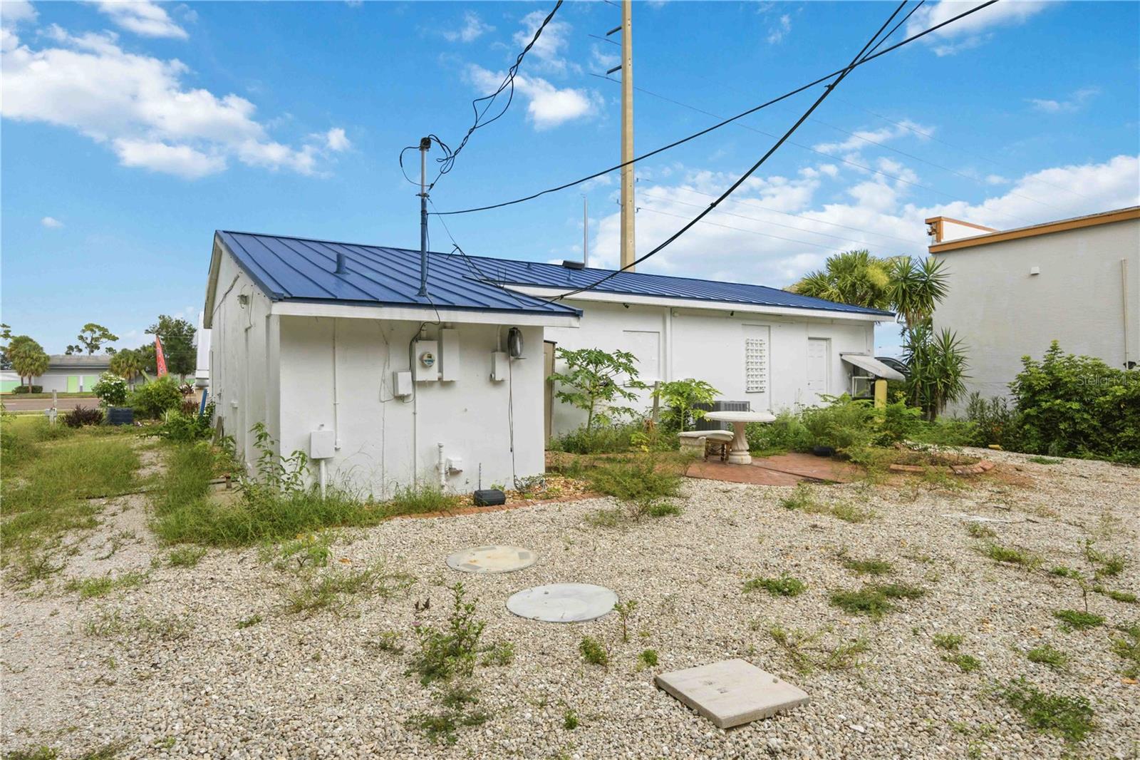 2081 Tamiami Trl Property Photo 29