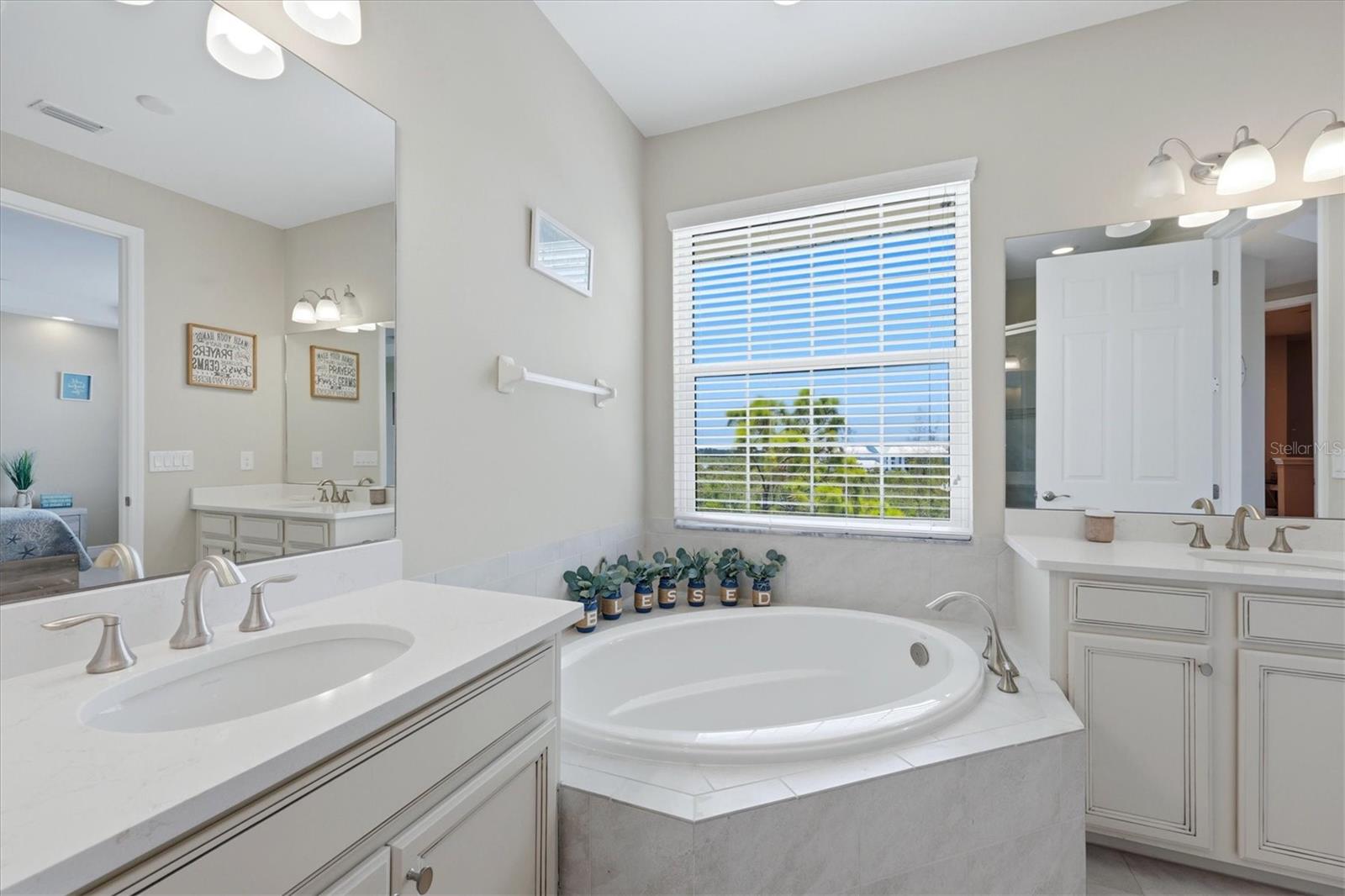 10425 Pilothouse Ct #131 Property Photo 28