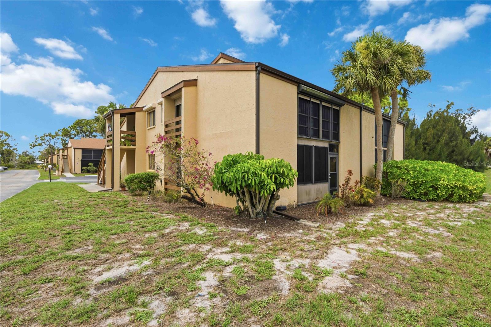 18 Quails Run Blvd #18202 Property Photo 4