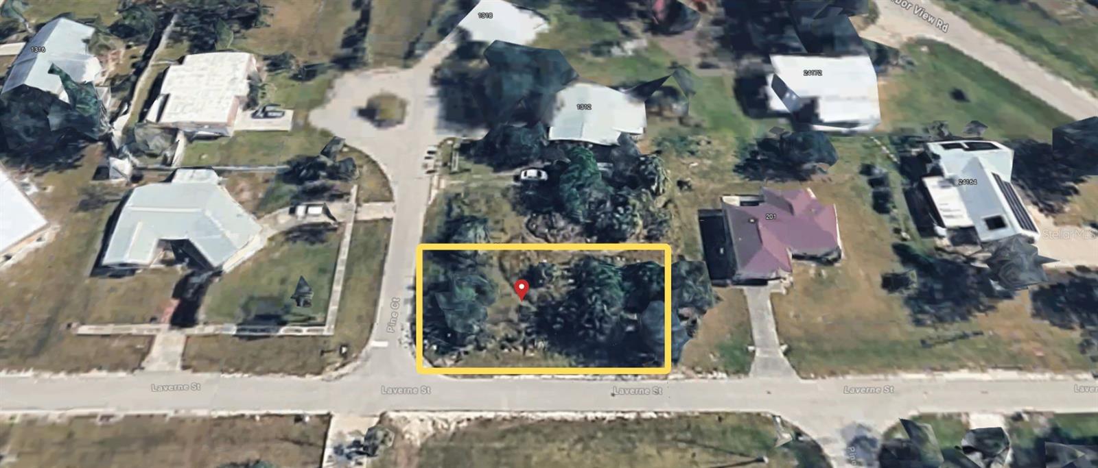 215 Laverne St Property Photo 3