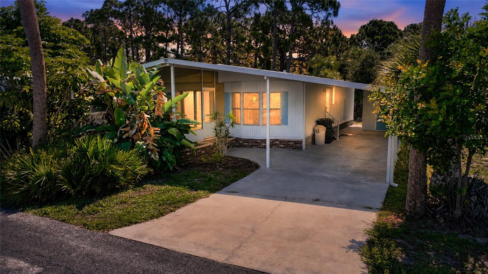 195 S FIJI CIR Property Photo 1
