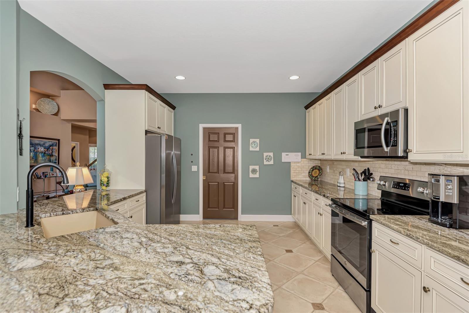 13392 Golf Pointe Dr Property Photo 11