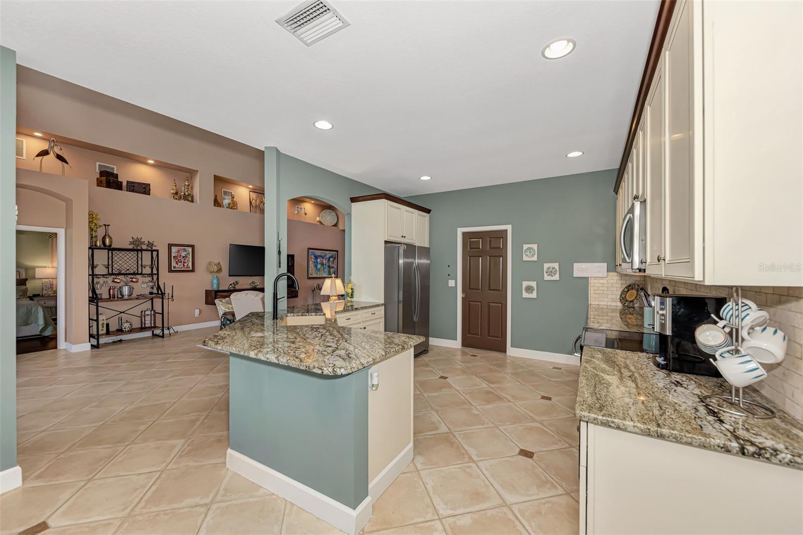 13392 Golf Pointe Dr Property Photo 12