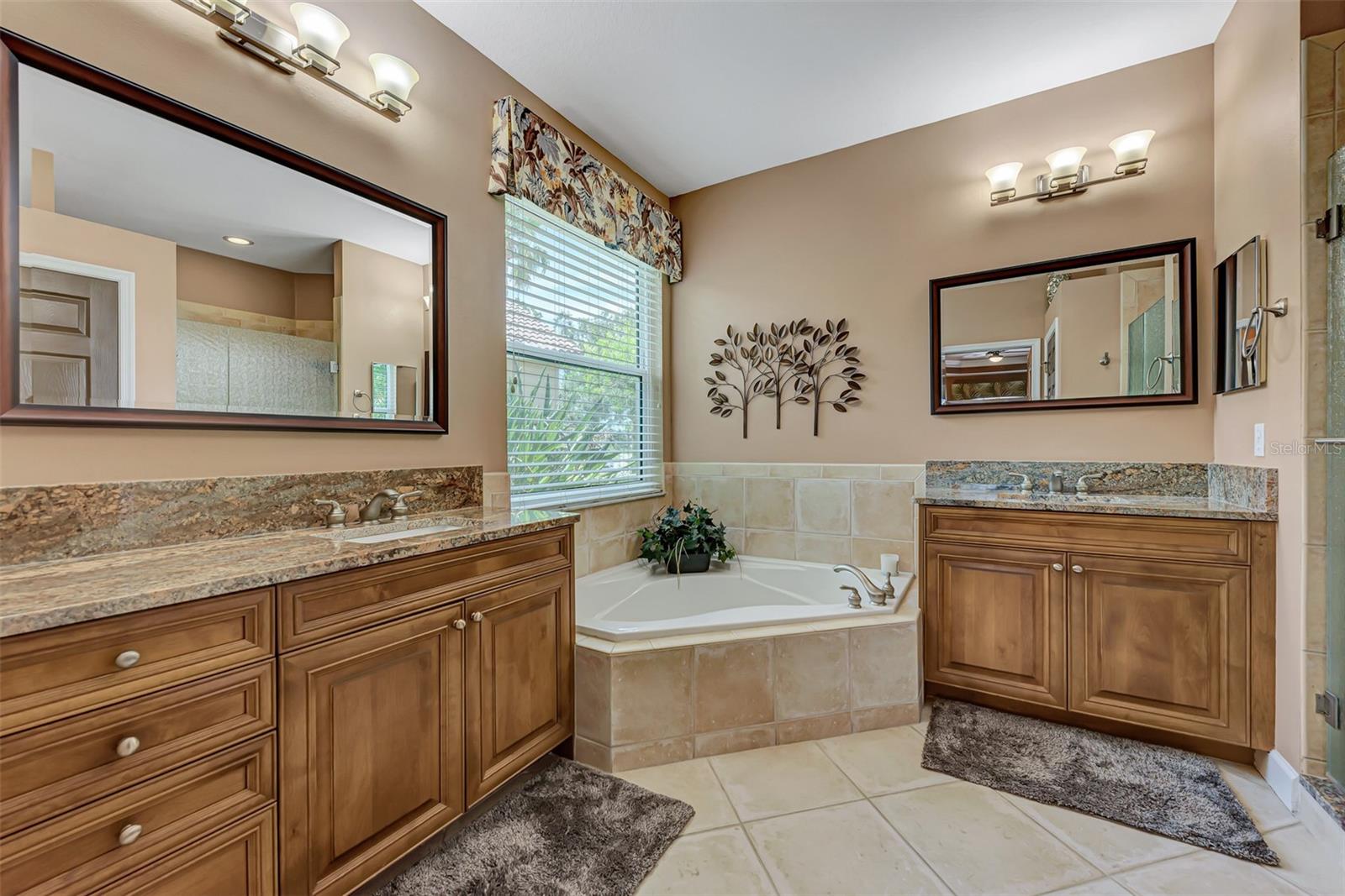 13392 Golf Pointe Dr Property Photo 23