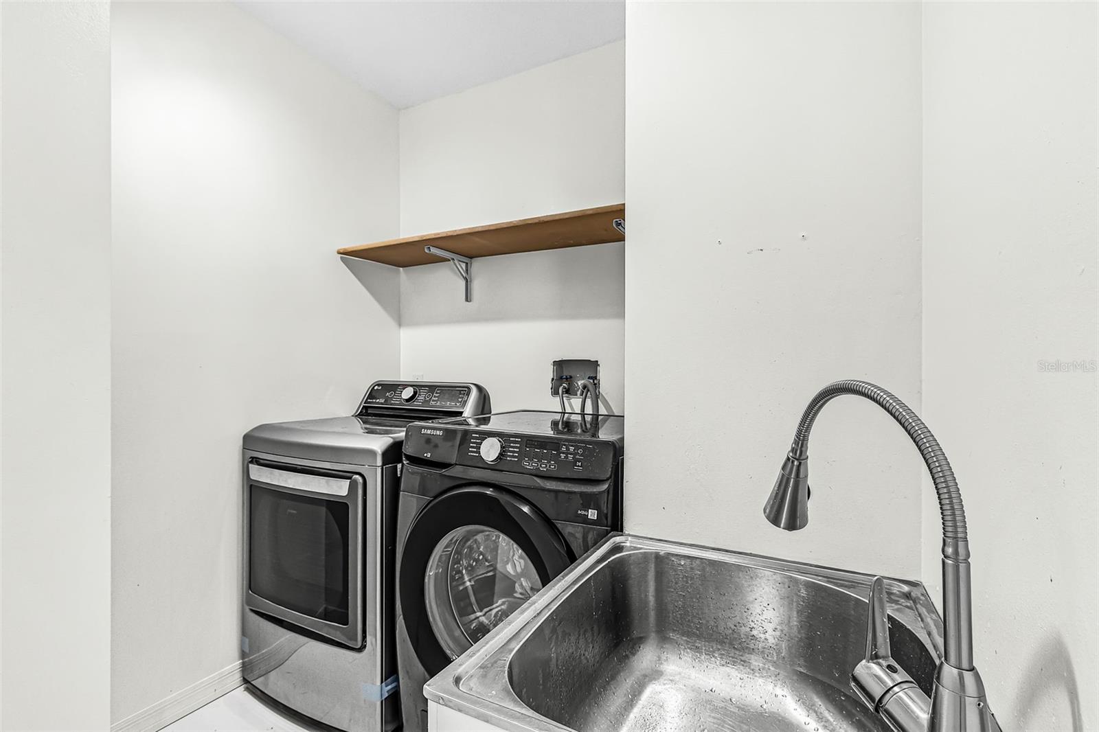 2380 Vance Ter Property Photo 15