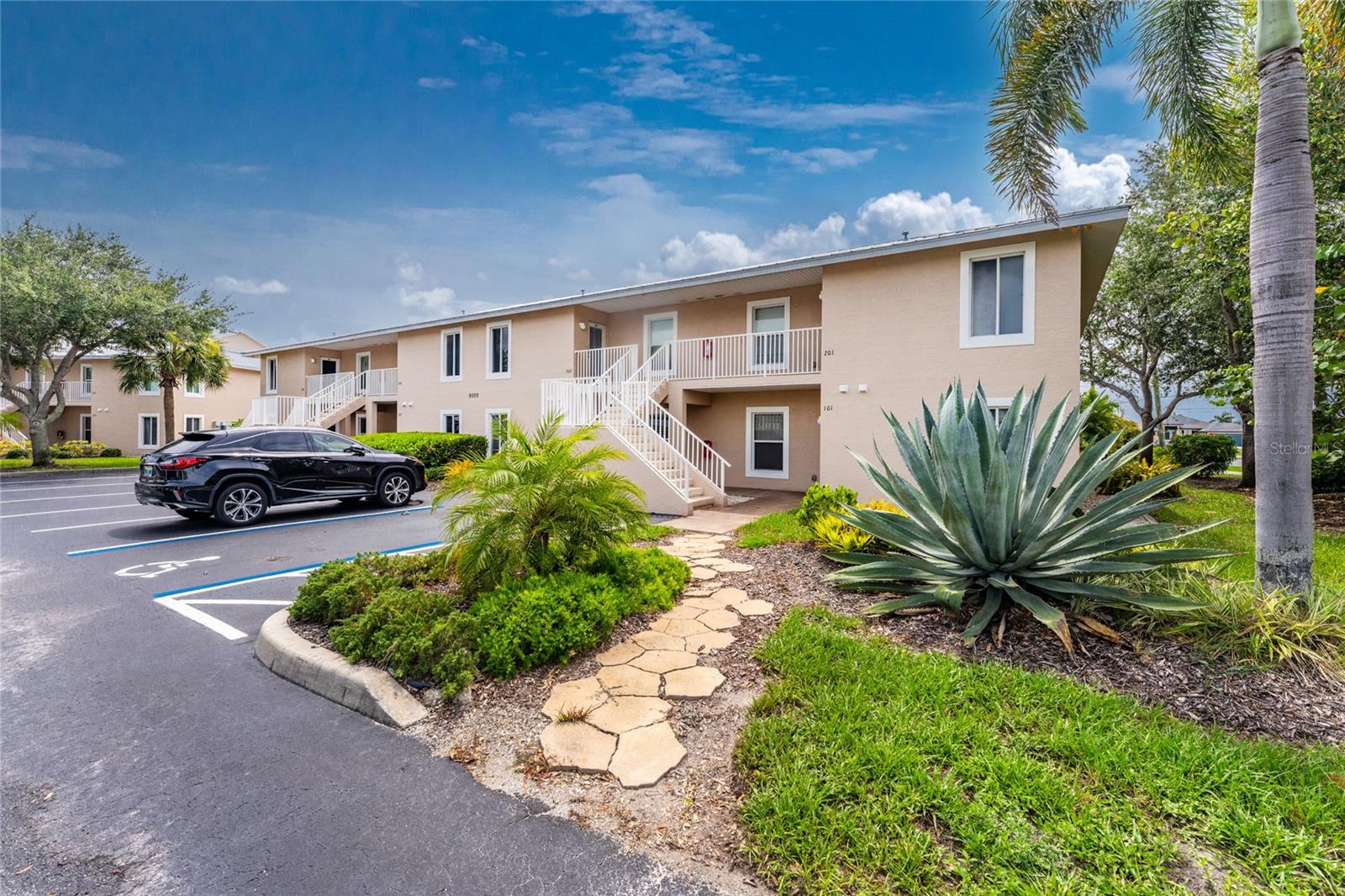 9500 FIDDLERS GREEN CIR #101 Property Photo 1