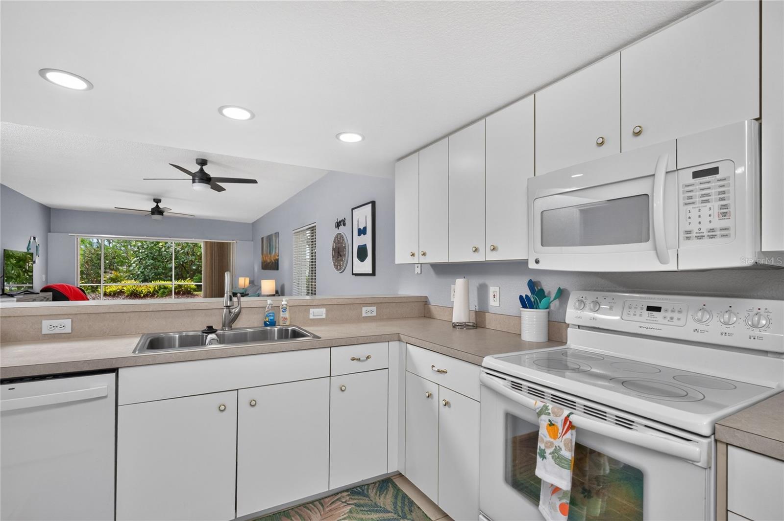 9500 Fiddlers Green Cir #101 Property Photo 13