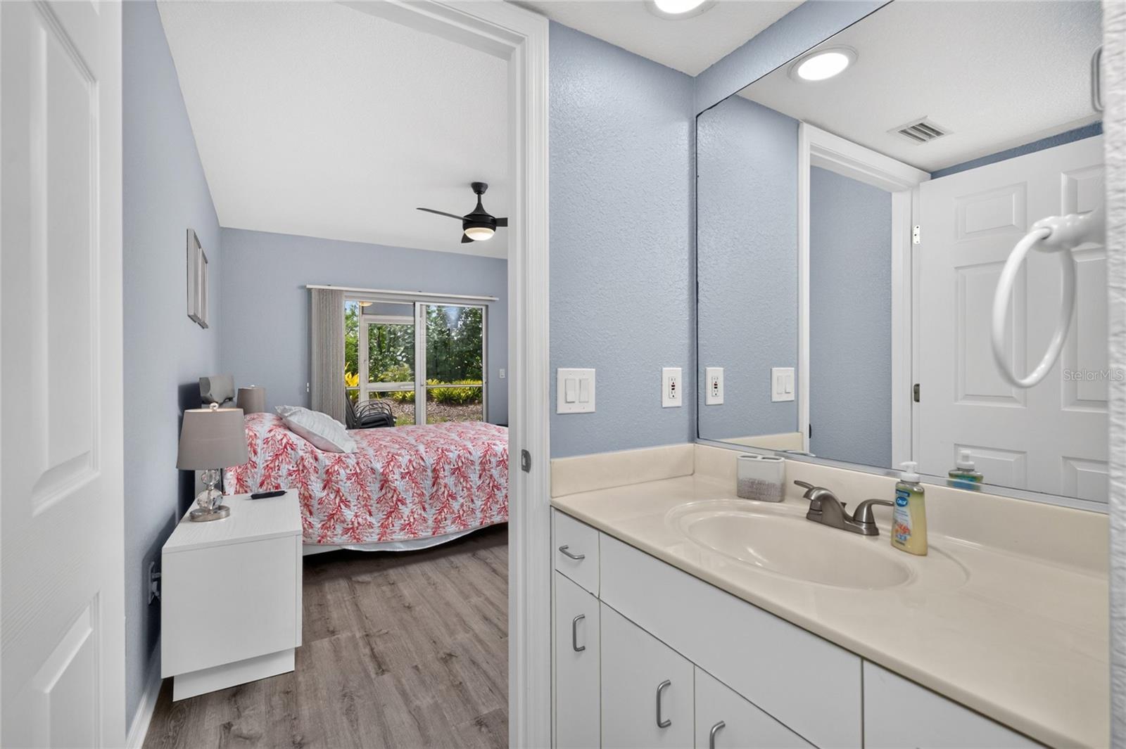 9500 Fiddlers Green Cir #101 Property Photo 28