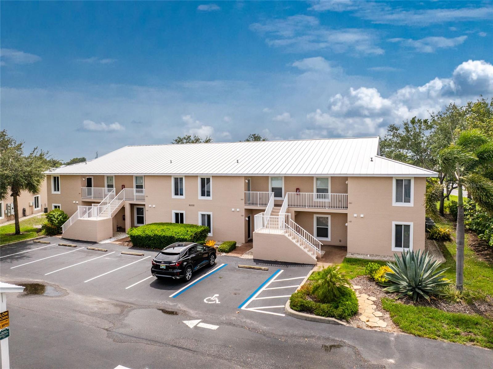 9500 Fiddlers Green Cir #101 Property Photo 43