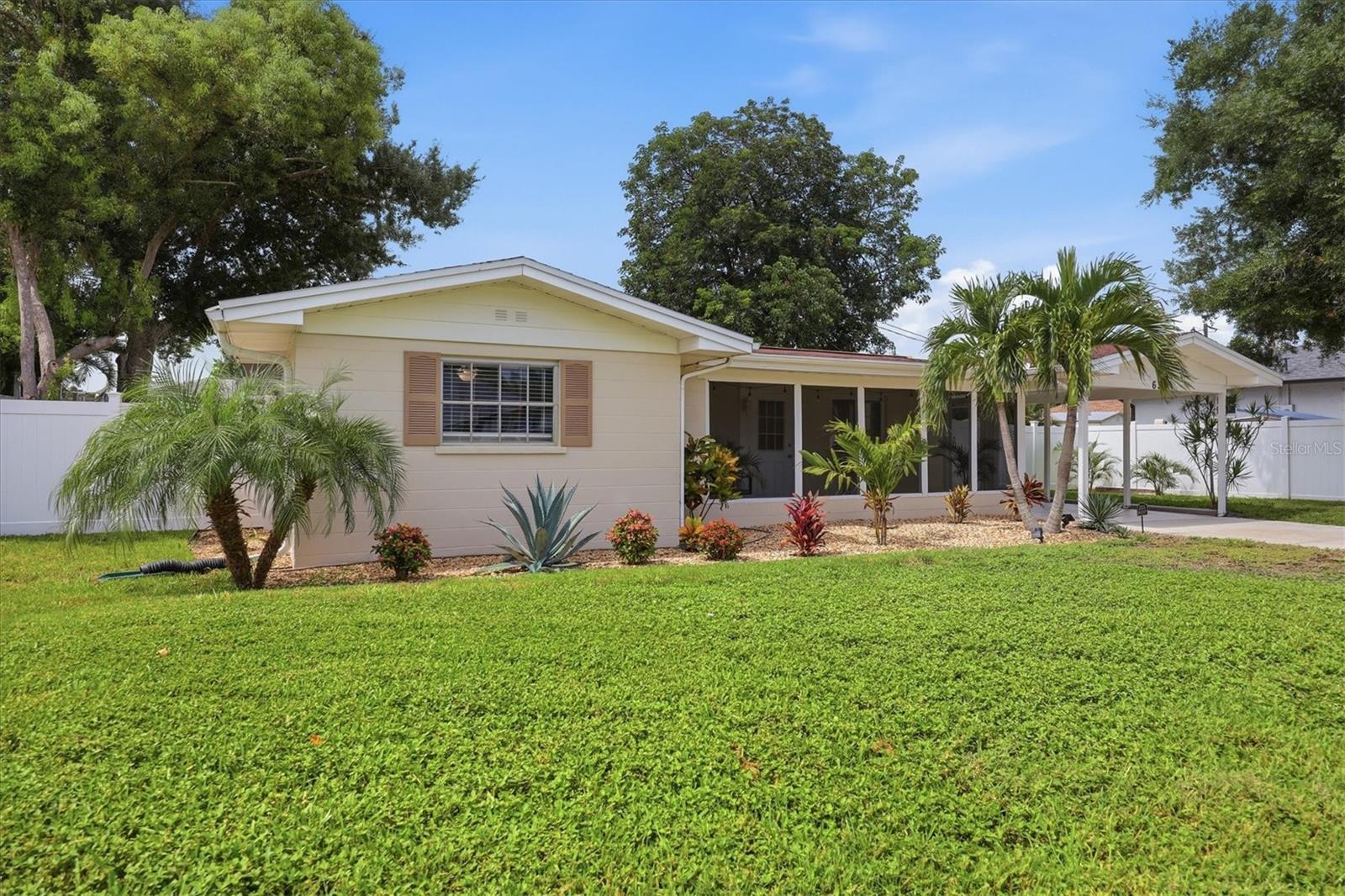 630 E SEMINOLE DR Property Photo 1