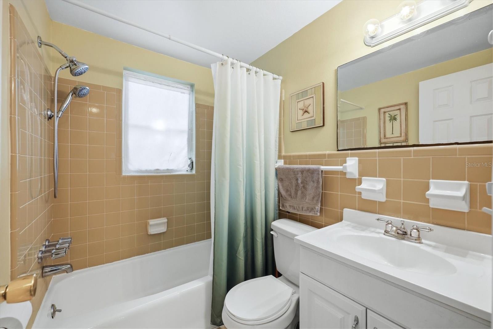 630 E Seminole Dr Property Photo 22