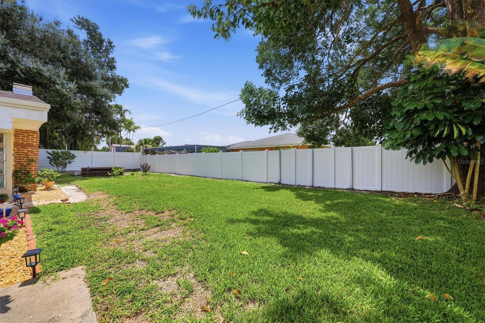 630 E Seminole Dr Property Photo 31