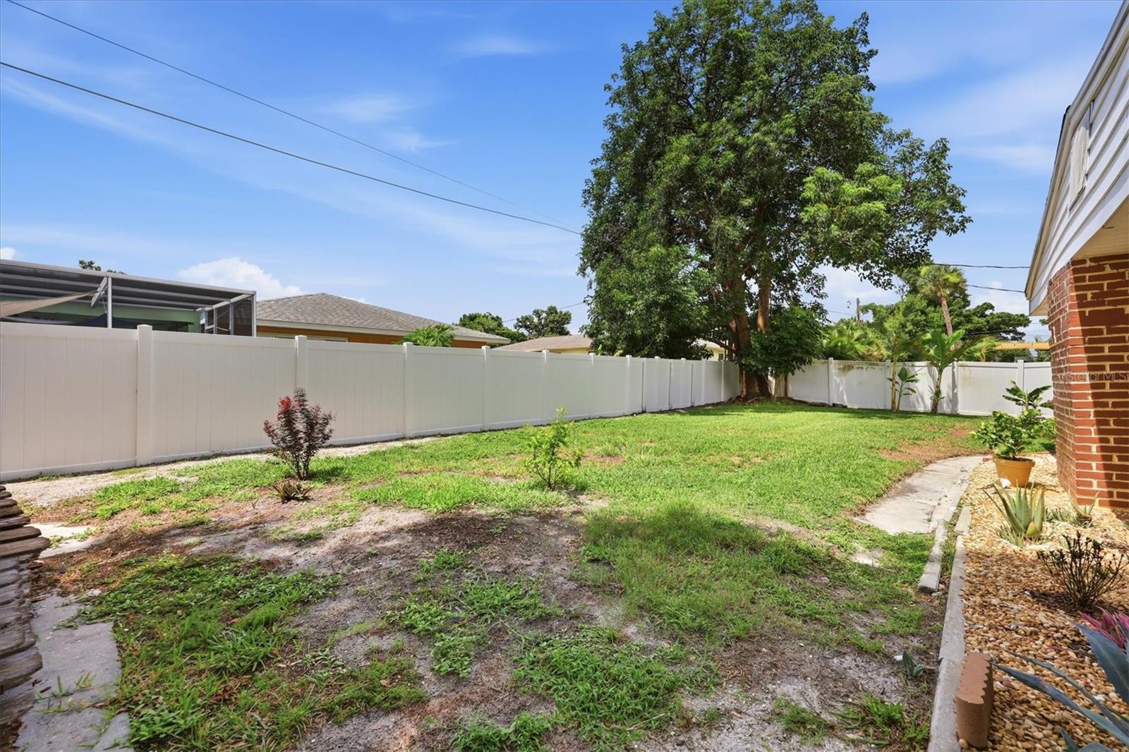 630 E Seminole Dr Property Photo 34