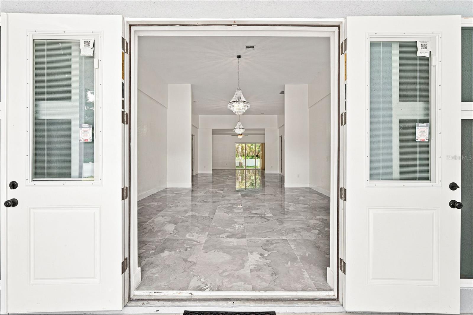 1853 Della Dr Property Photo 3