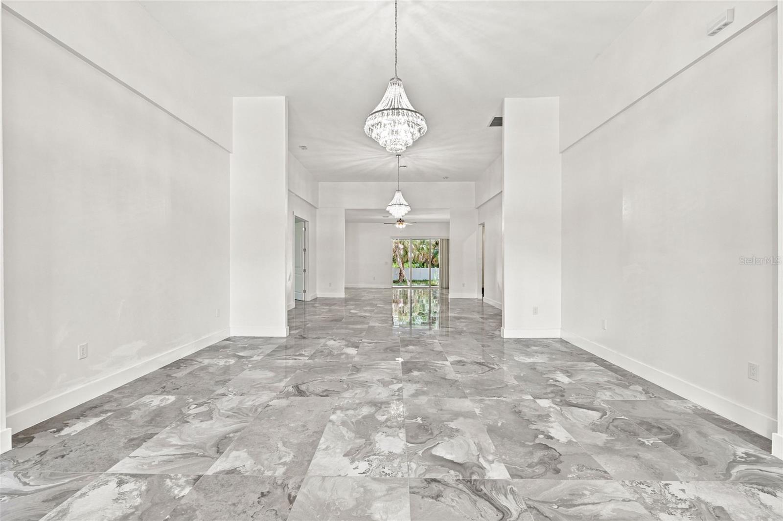 1853 Della Dr Property Photo 4