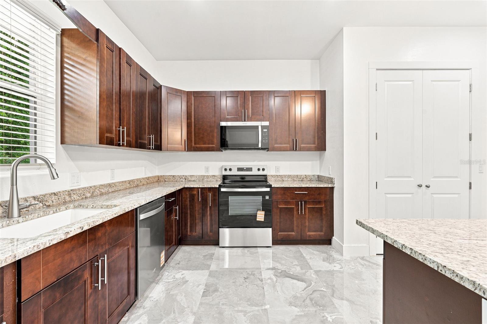 1853 Della Dr Property Photo 19