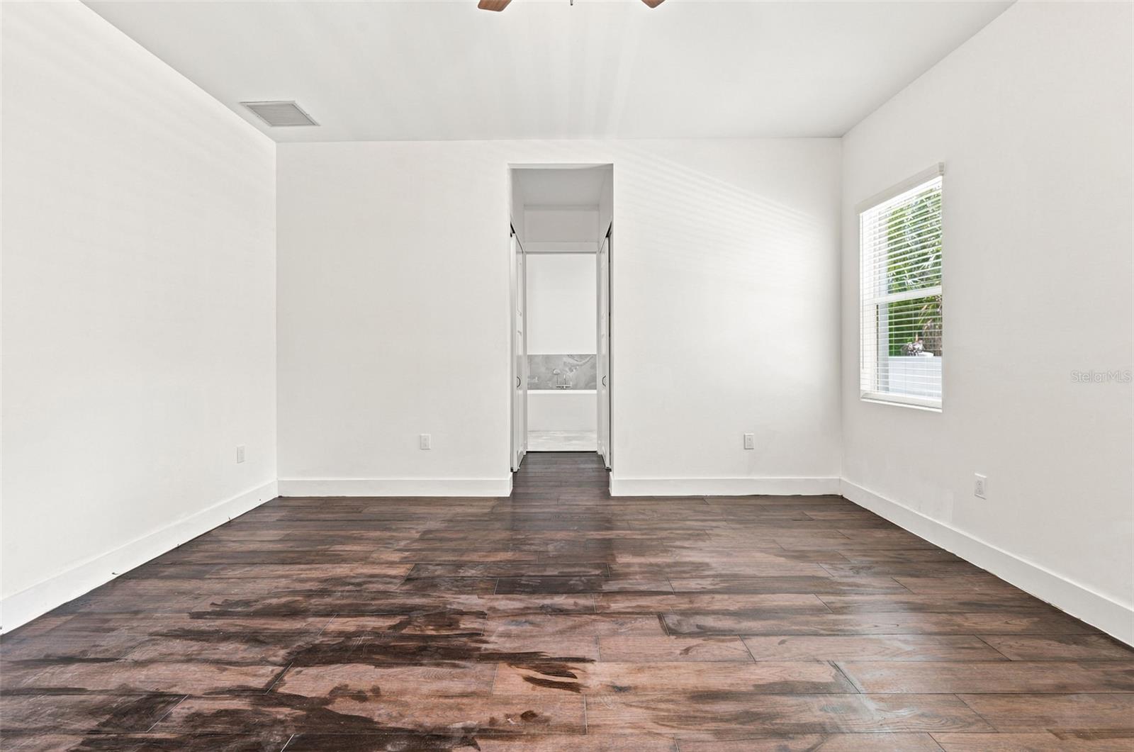1853 Della Dr Property Photo 32