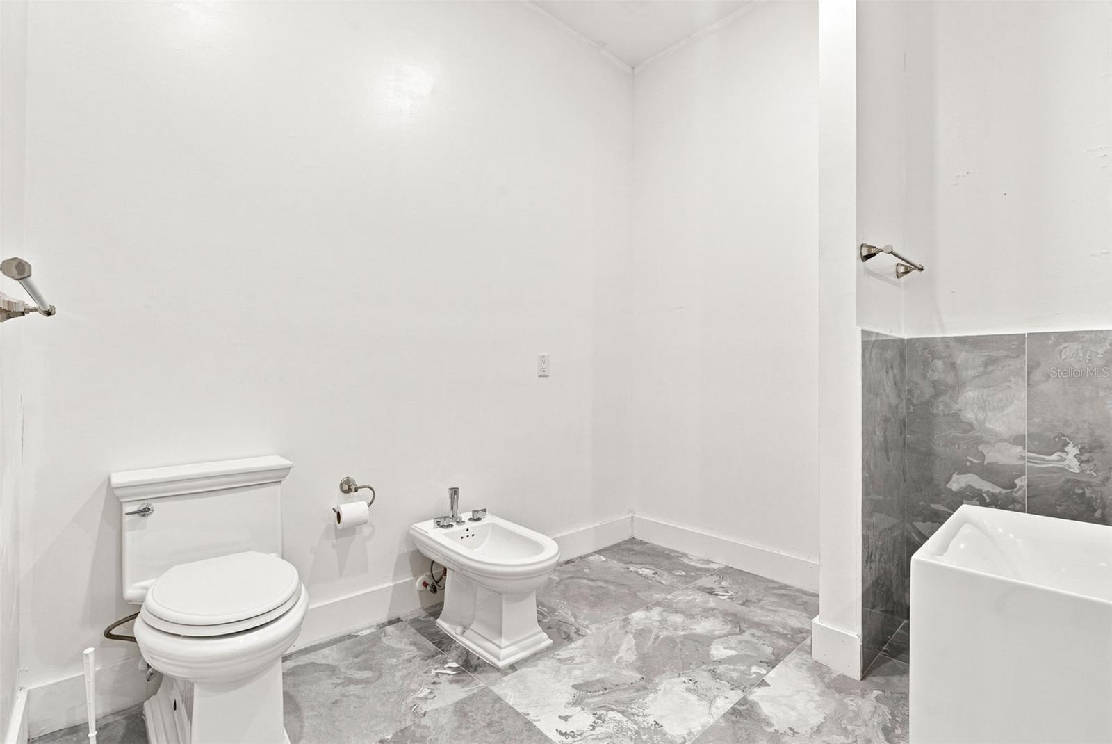 1853 Della Dr Property Photo 36