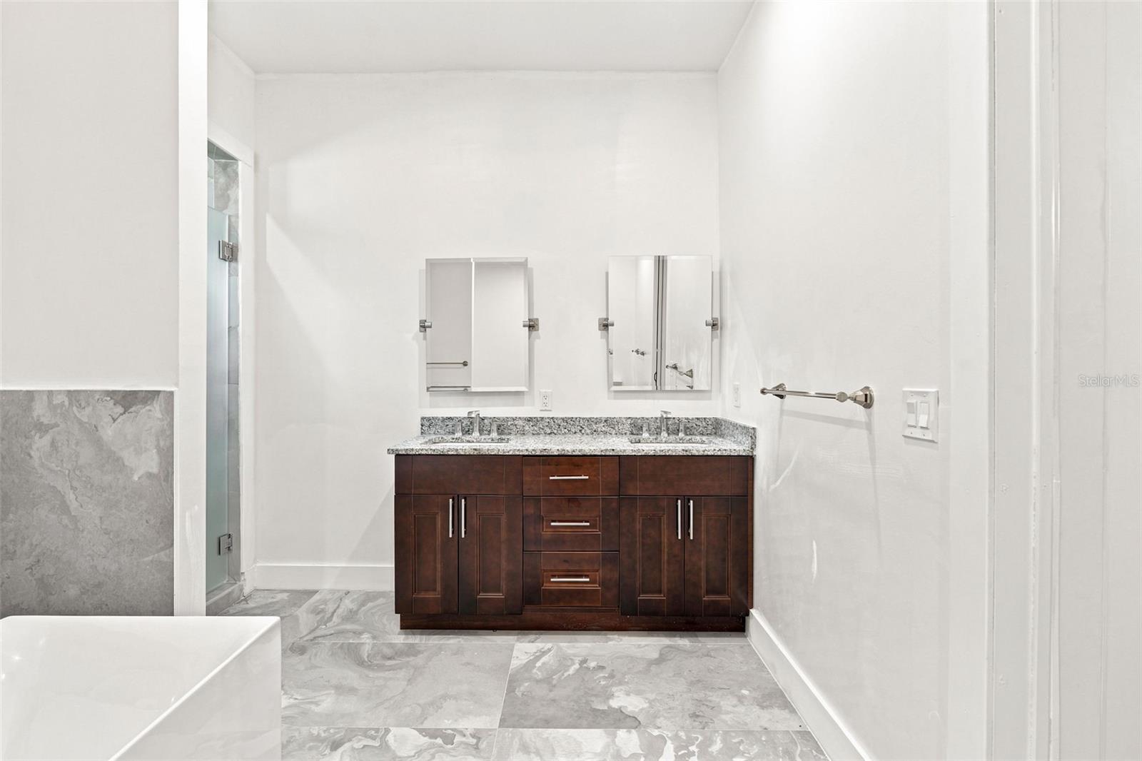 1853 Della Dr Property Photo 37