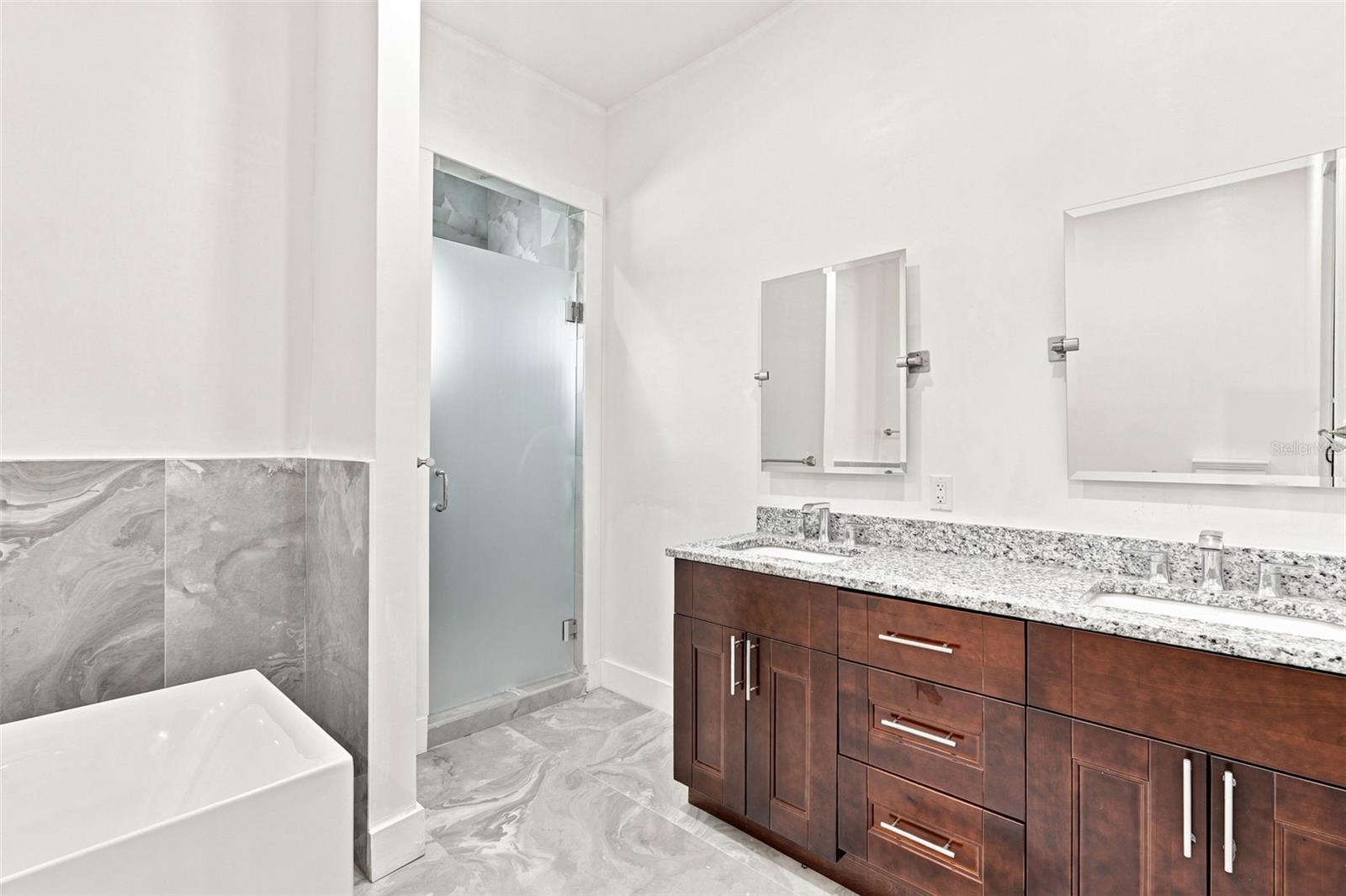 1853 Della Dr Property Photo 38