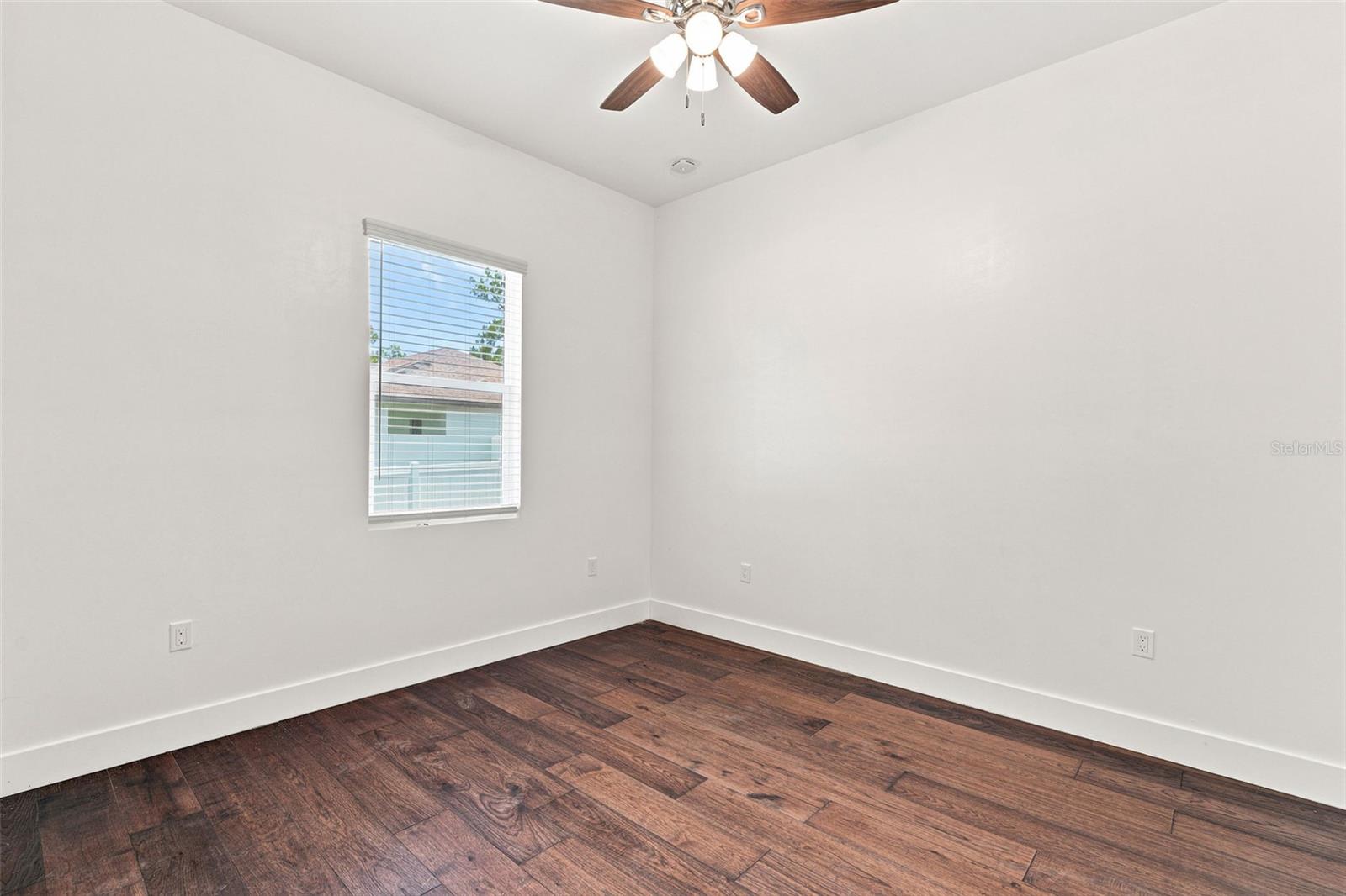 1853 Della Dr Property Photo 43