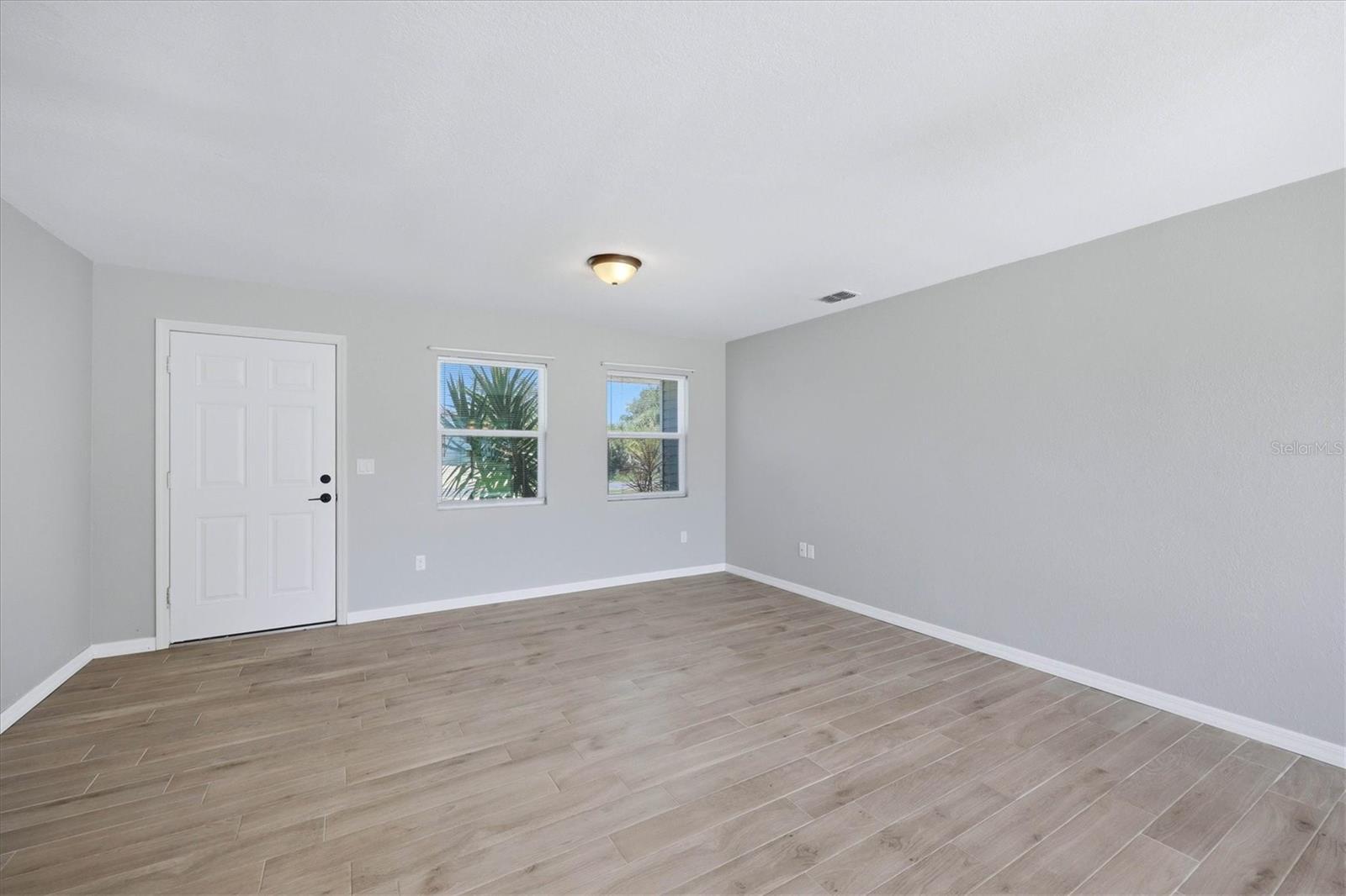 10453 Reims Ave Property Photo 4
