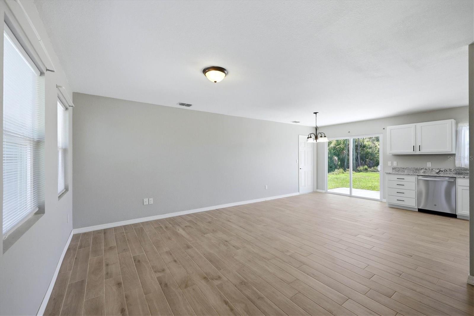 10453 Reims Ave Property Photo 5