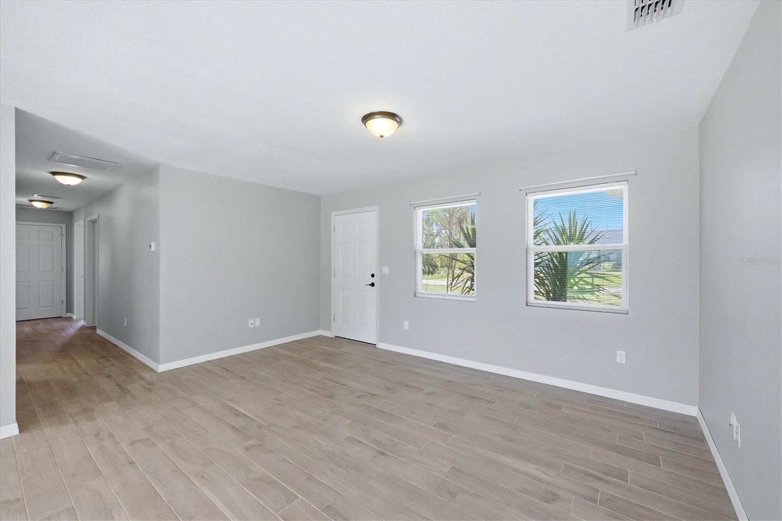 10453 Reims Ave Property Photo 6