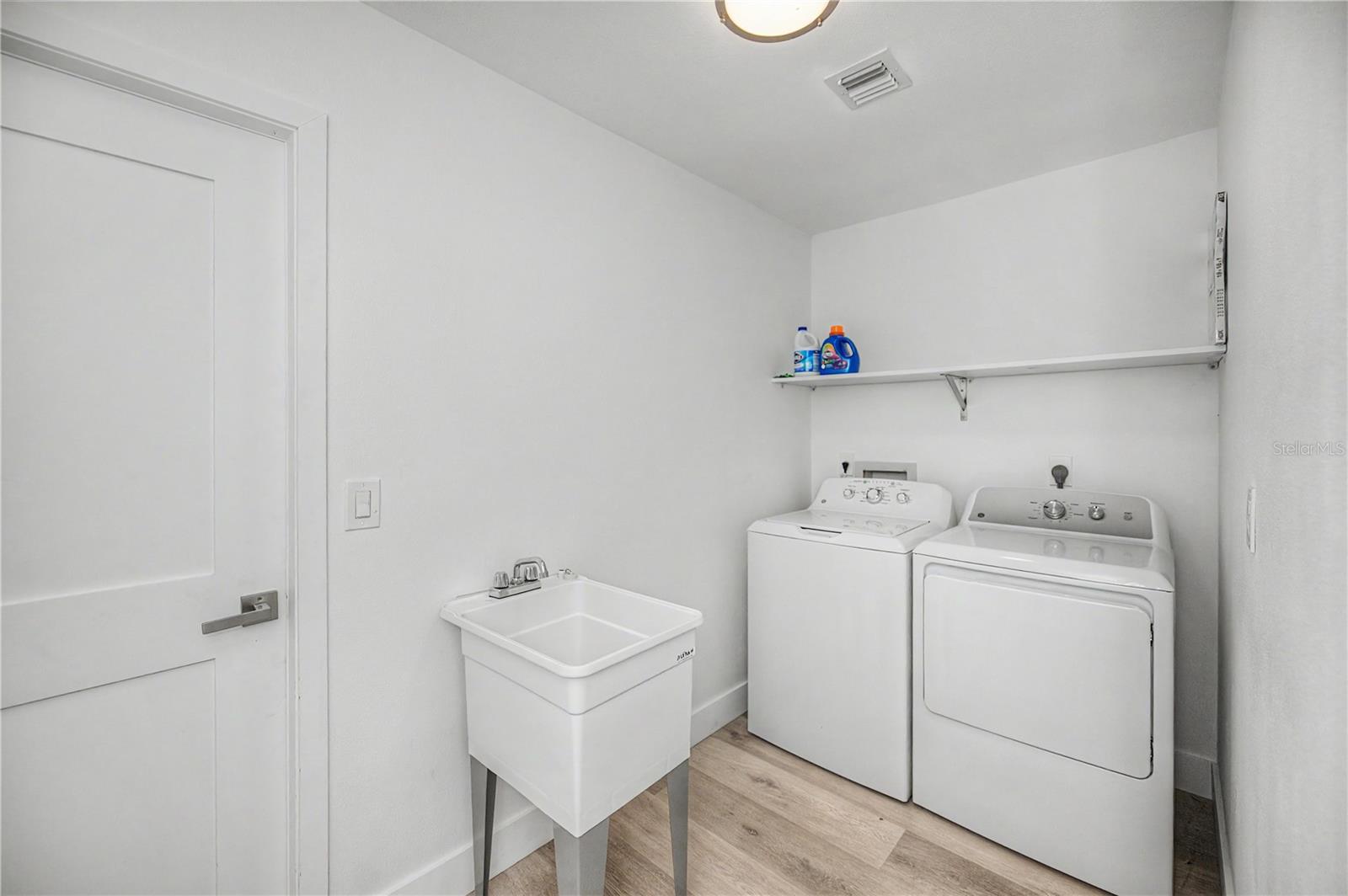 8152 Seashell St Property Photo 42