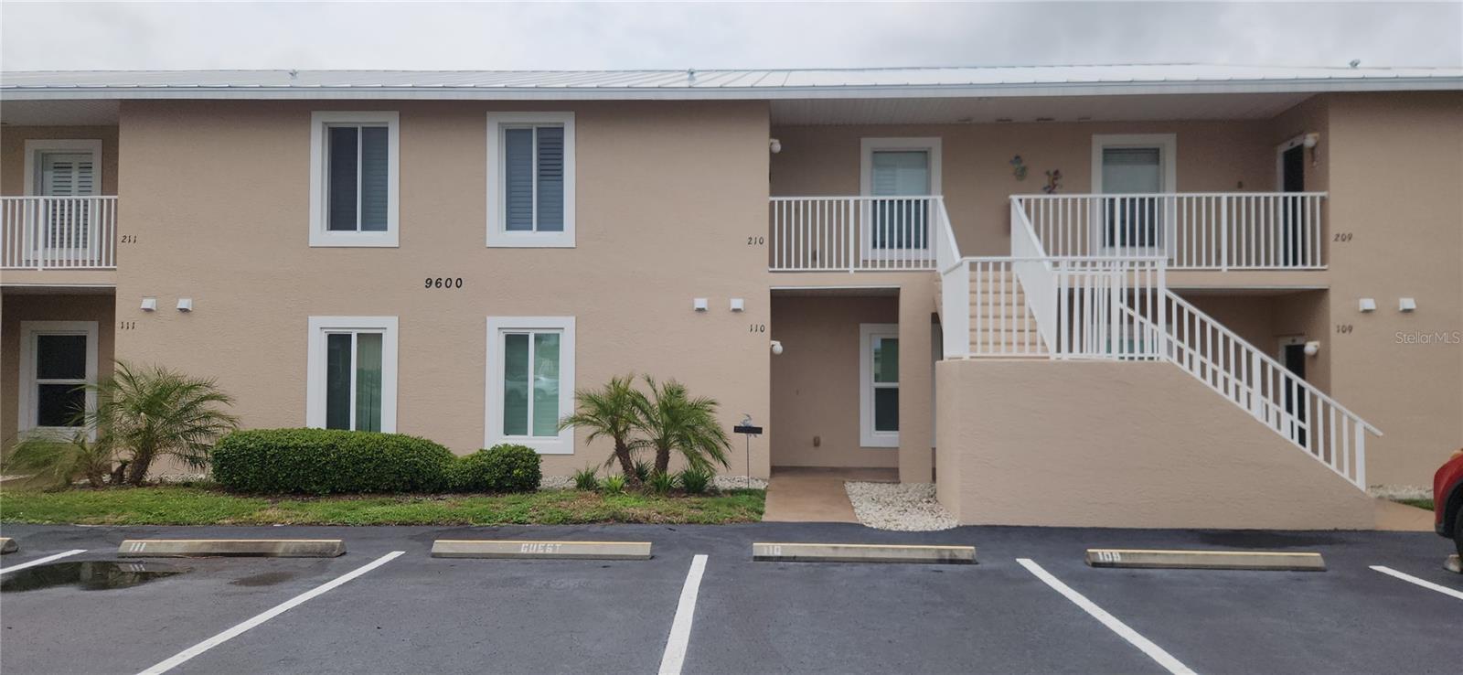9600 FIDDLERS GREEN CIR #110 Property Photo 1