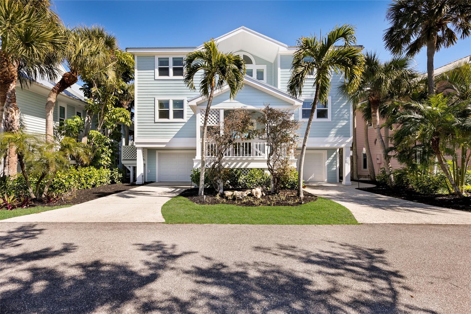 585 BUTTONWOOD BAY DR