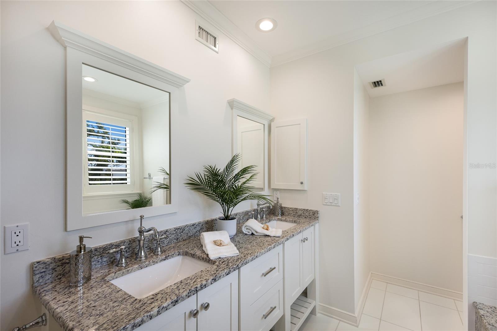 585 Buttonwood Bay Dr Property Photo 23