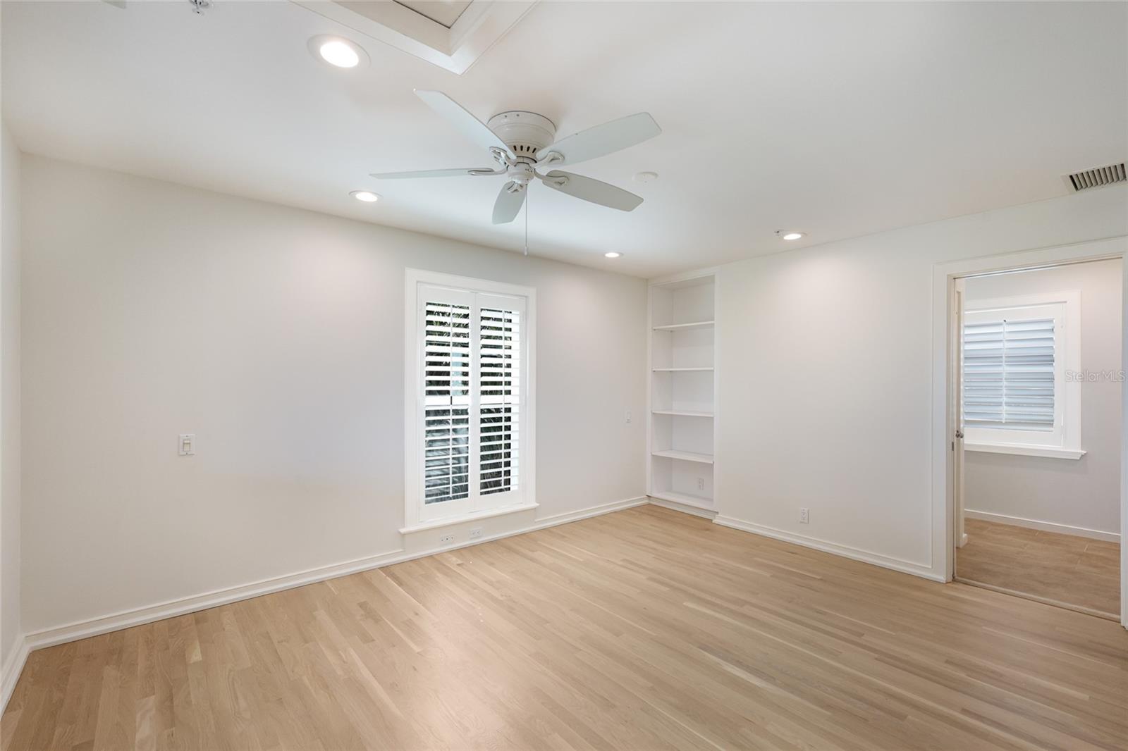 585 Buttonwood Bay Dr Property Photo 28