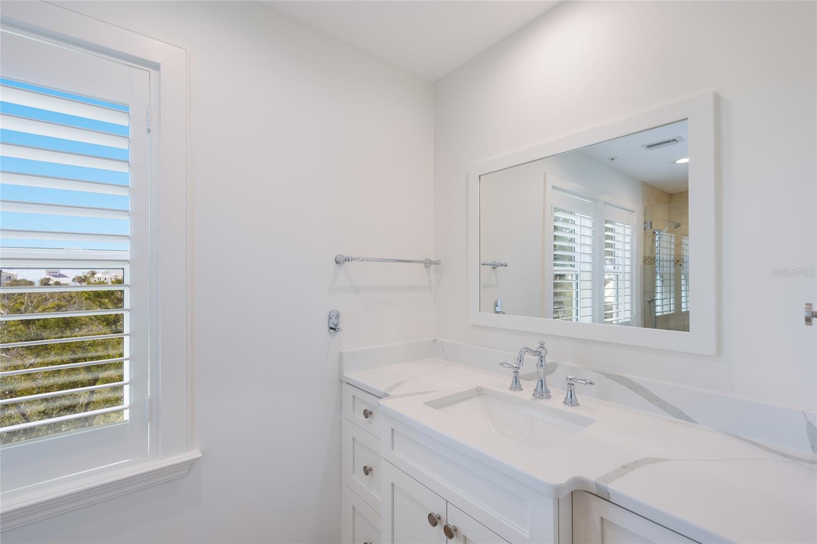 585 Buttonwood Bay Dr Property Photo 30
