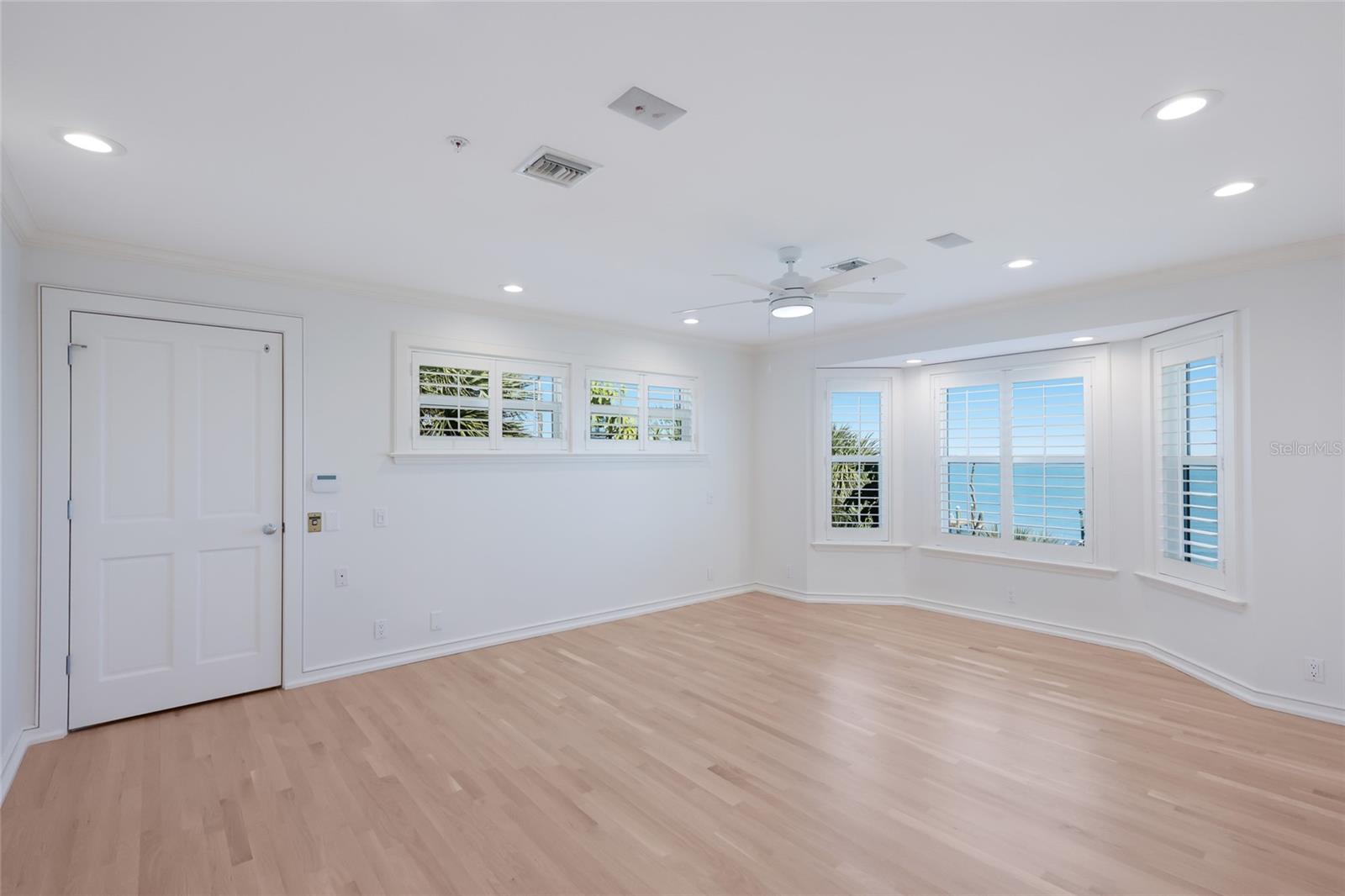 585 Buttonwood Bay Dr Property Photo 32