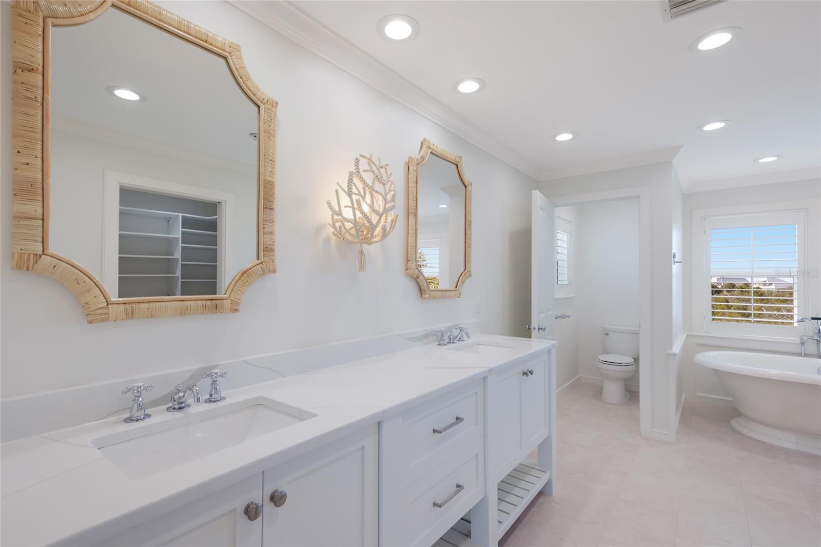 585 Buttonwood Bay Dr Property Photo 35