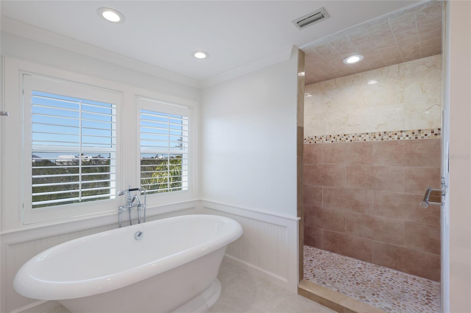 585 Buttonwood Bay Dr Property Photo 36