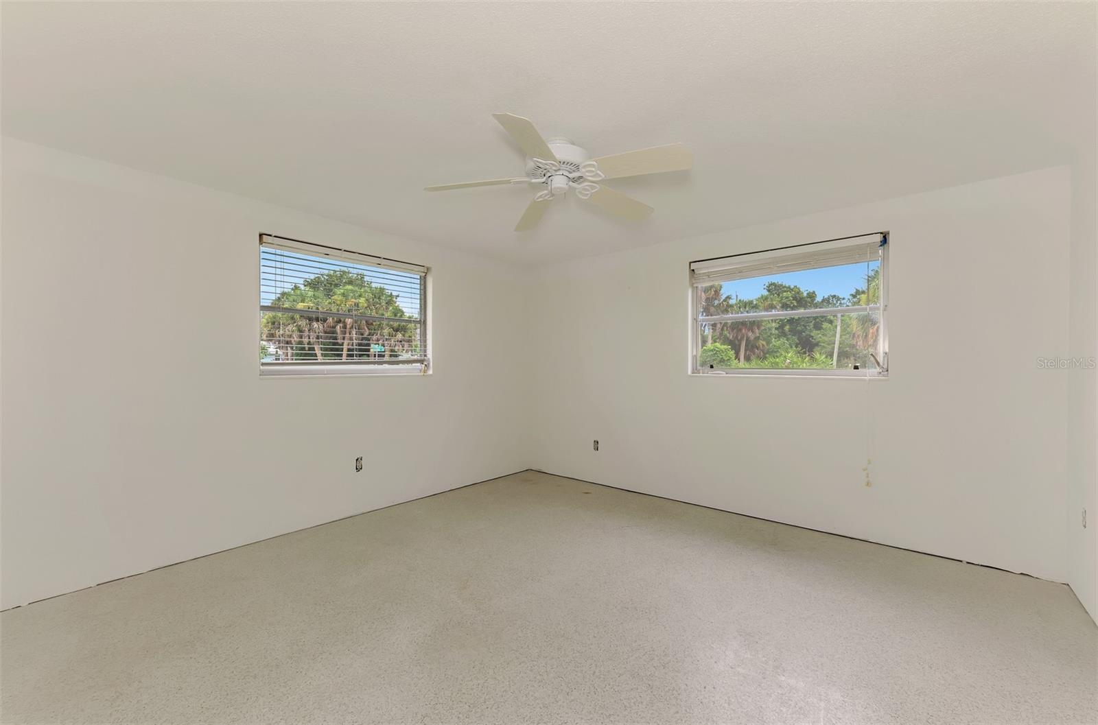 780 S Oxford Dr Property Photo 35