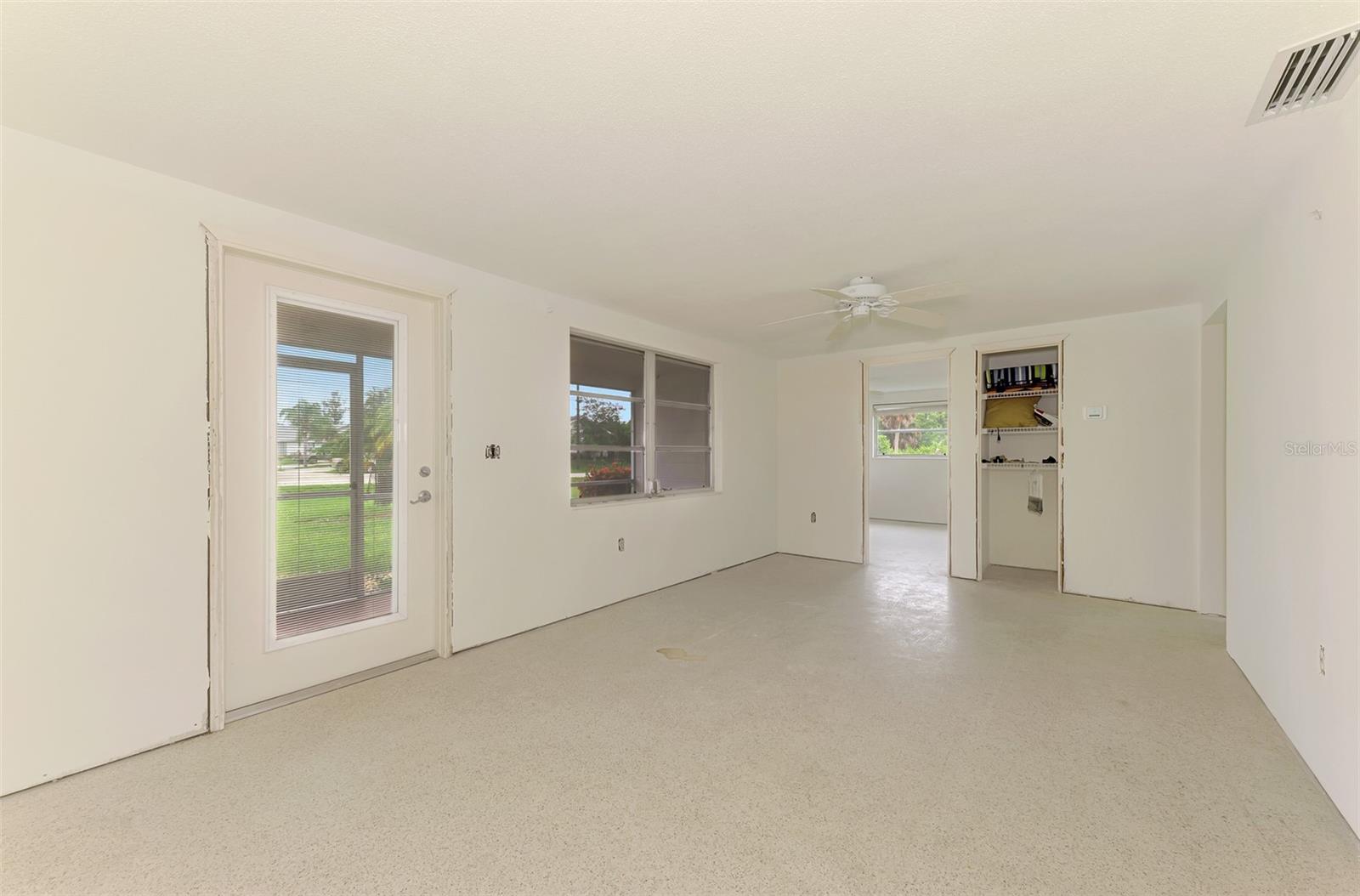 780 S Oxford Dr Property Photo 57