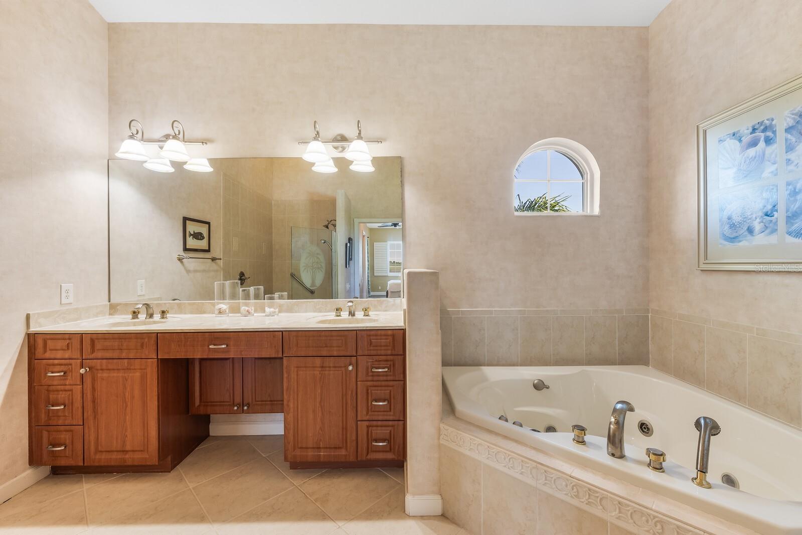 390 Coral Creek Dr Property Photo 22