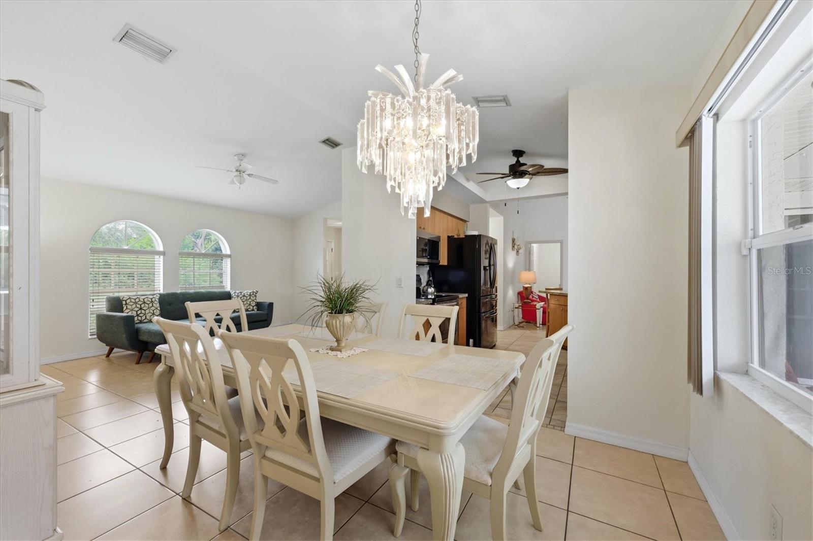 650 Chevy Chase St Property Photo 10