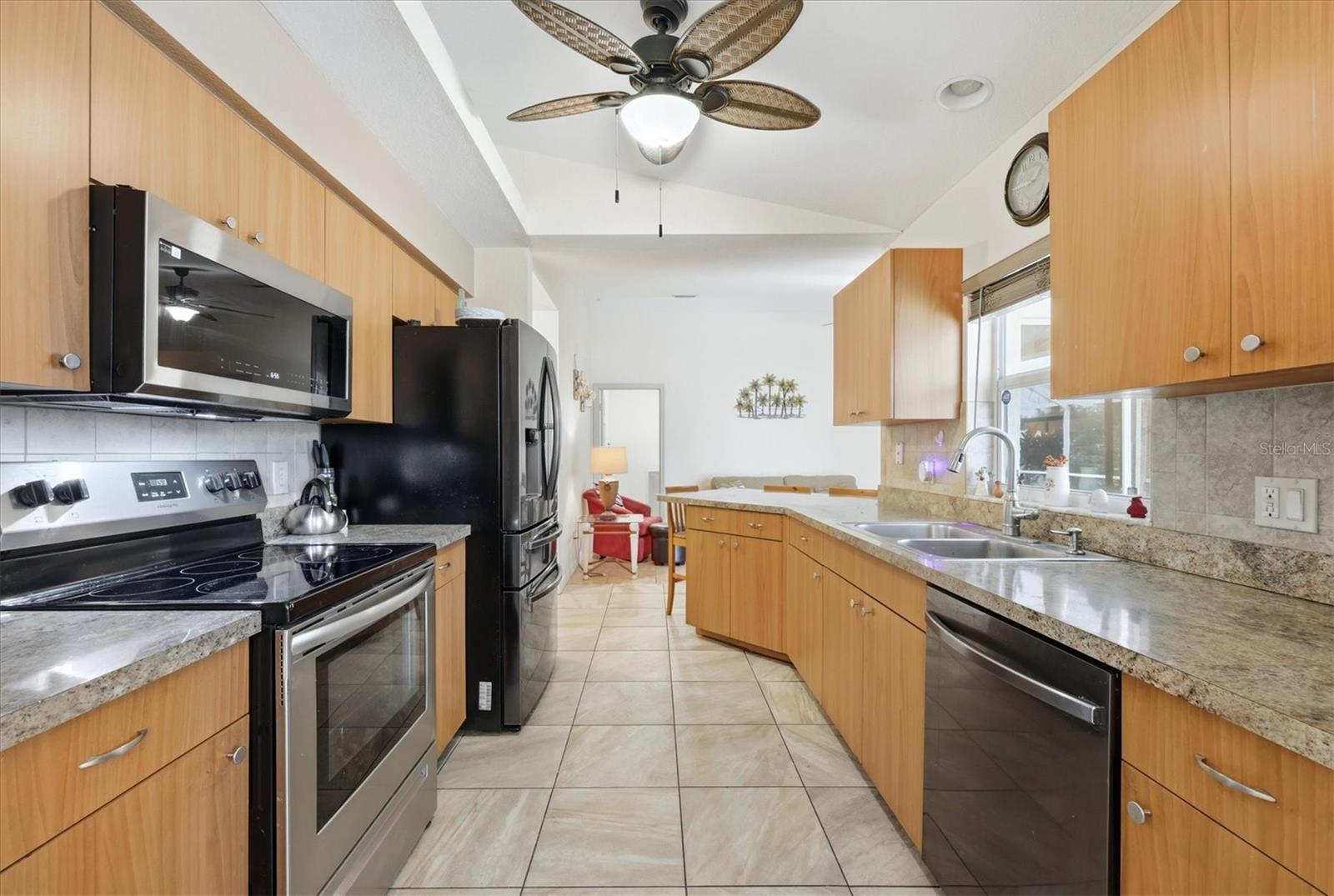 650 Chevy Chase St Property Photo 12