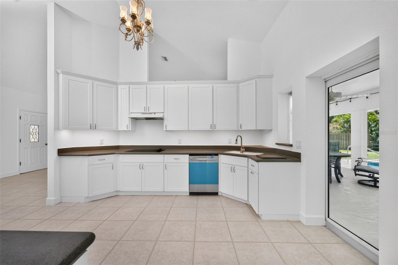 200 S Oxford Dr Property Photo 15