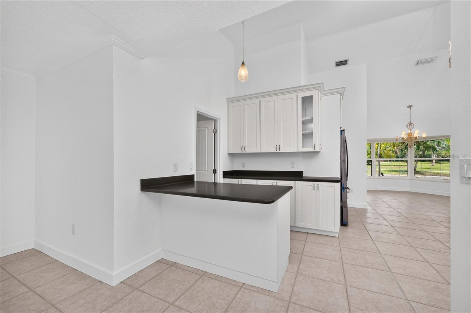 200 S Oxford Dr Property Photo 16
