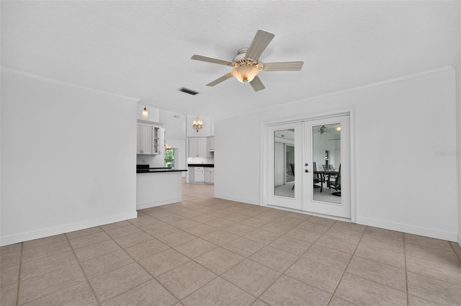 200 S Oxford Dr Property Photo 26