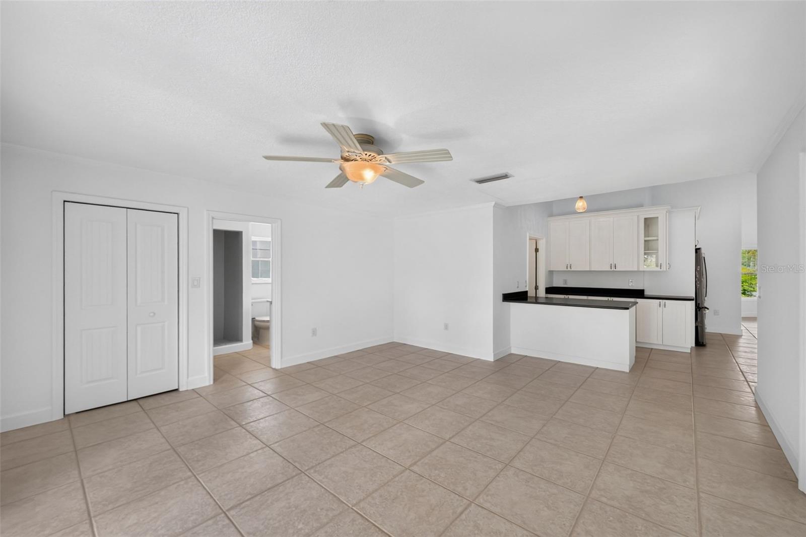 200 S Oxford Dr Property Photo 29