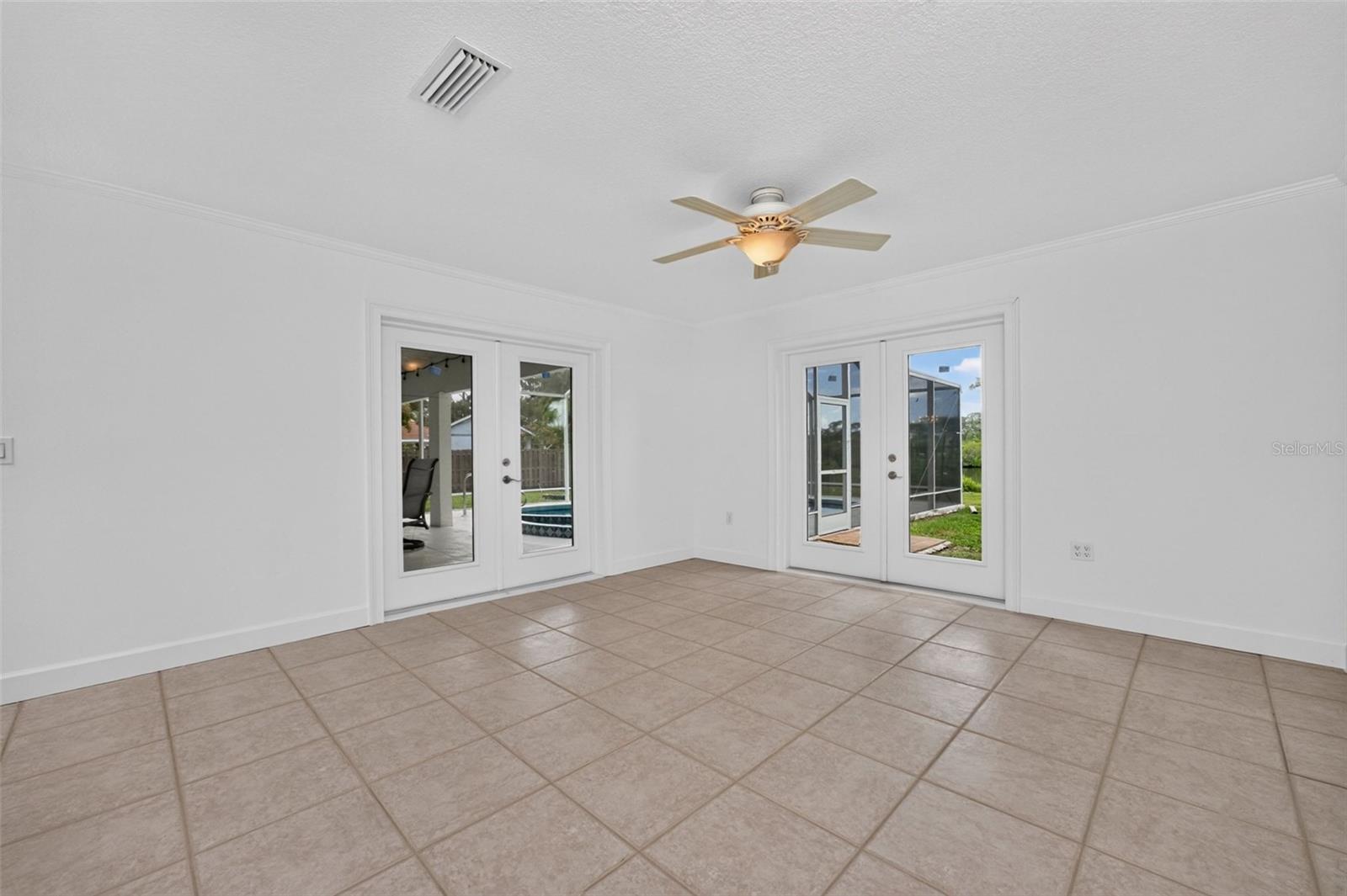 200 S Oxford Dr Property Photo 30