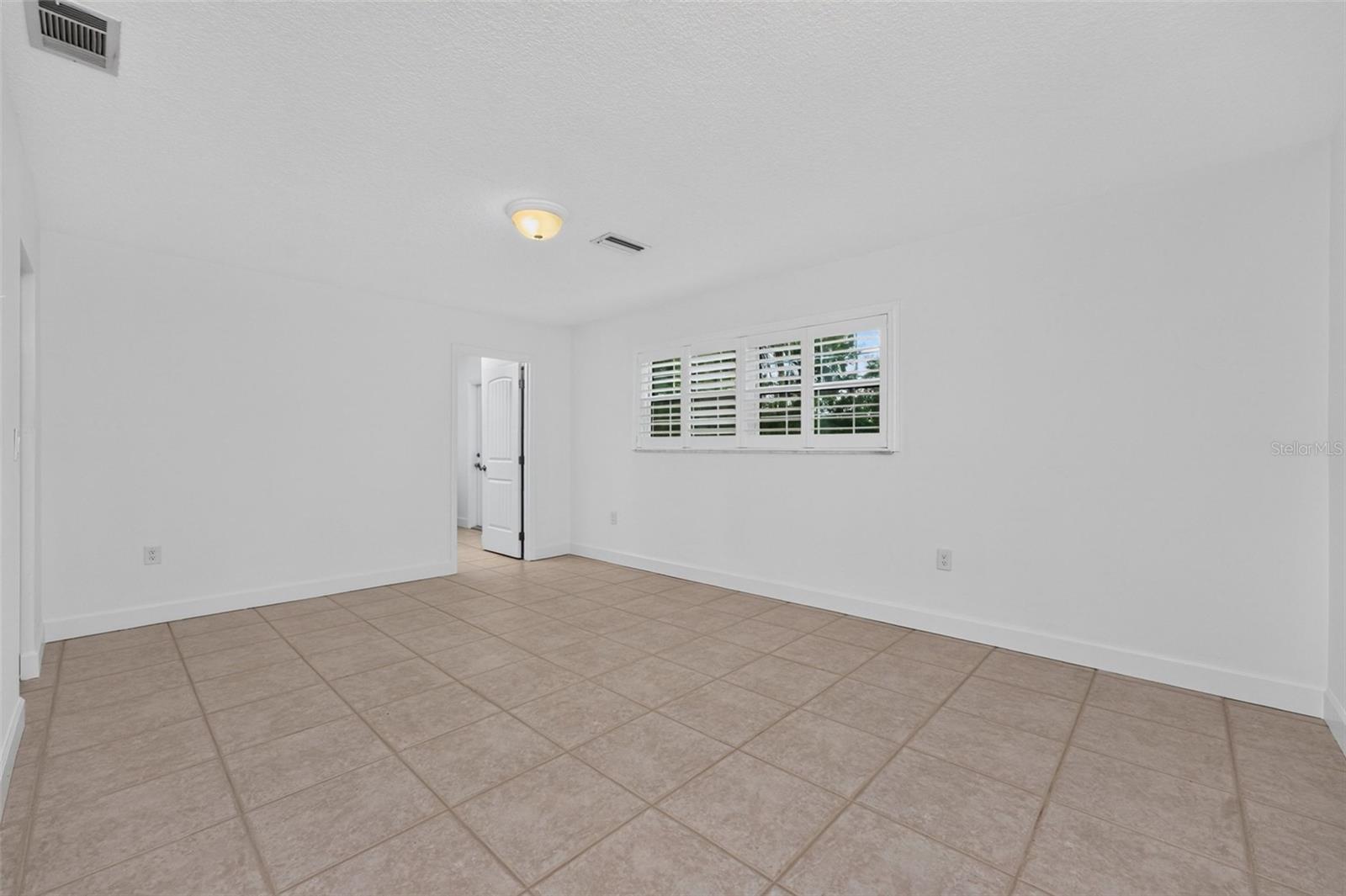 200 S Oxford Dr Property Photo 31